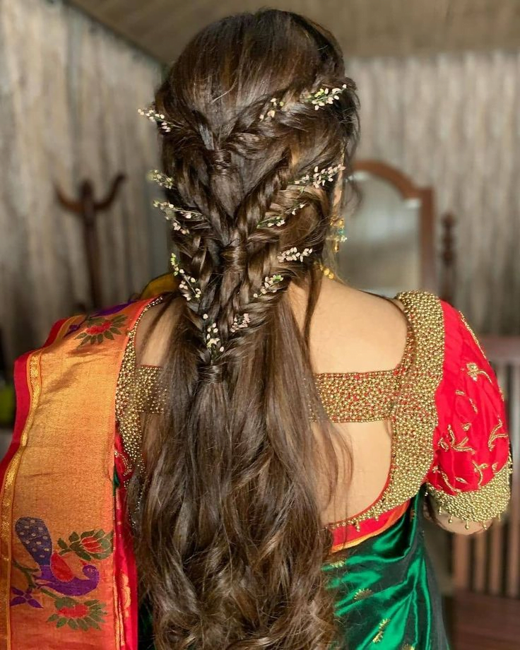 Raashi Khanna's Simple Saree Hairstyle for Medium-Length
