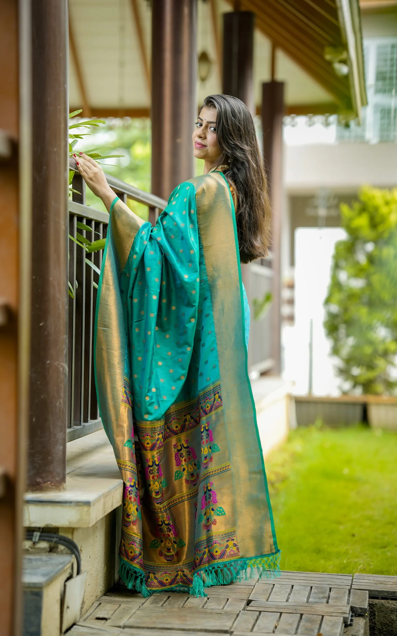 Green Paithani by Pratishthani